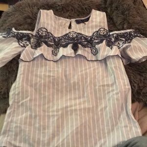 A cute spring/ summer shirt, only worn once